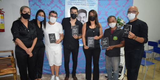 Estudante Matheus de Castro lança livro em estreia como escritor