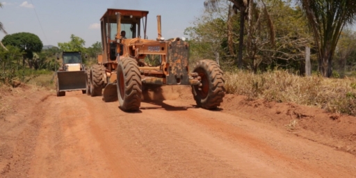 Secretaria de obras restaura vias rurais